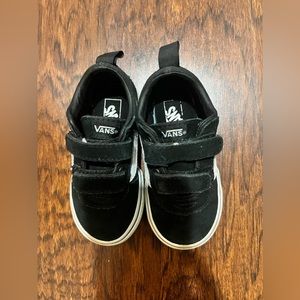 Toddler black suede vans unisex